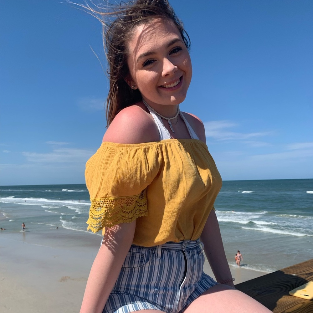 Meet your Posher, Alyssa